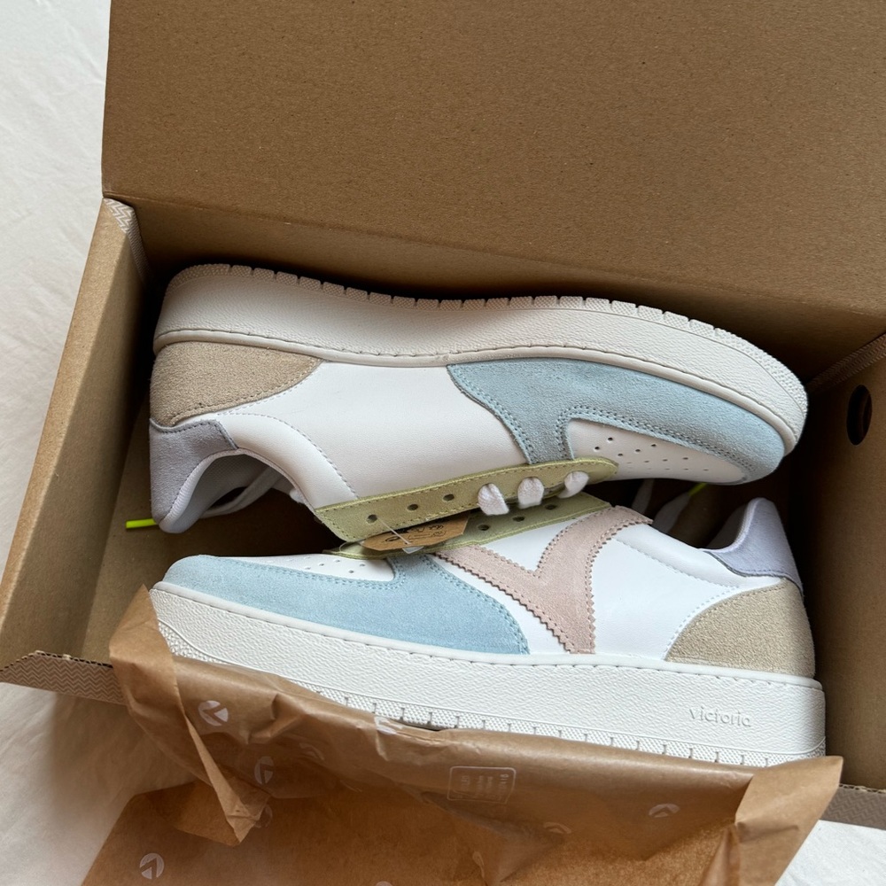 Brand new Victoria sneakers size 8.5